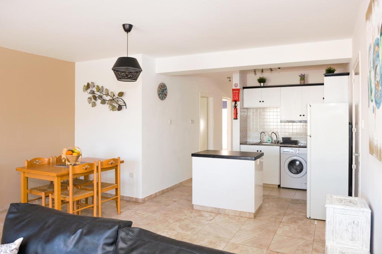 Sofia Apartment 700M Away From The Beach パラリムニ エクステリア 写真