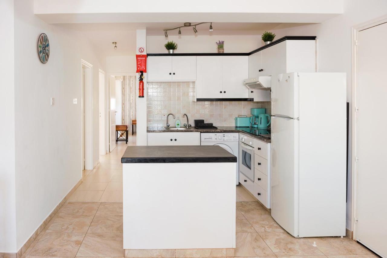 Sofia Apartment 700M Away From The Beach パラリムニ エクステリア 写真